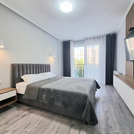 Center, Albisoara Str., 1Bedroom And Living With Balcony Chişinău Extérieur photo