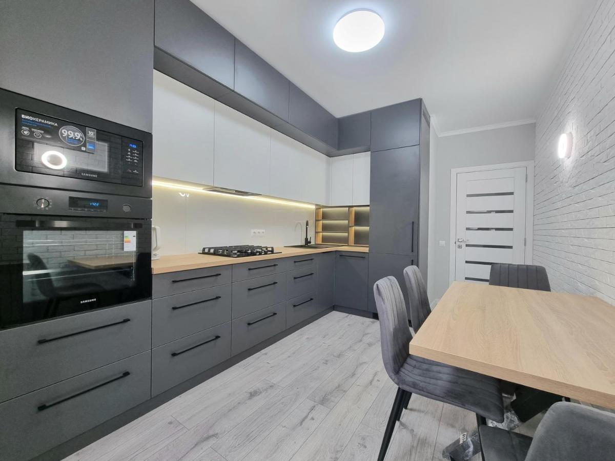 Center, Albisoara Str., 1Bedroom And Living With Balcony Chişinău Extérieur photo