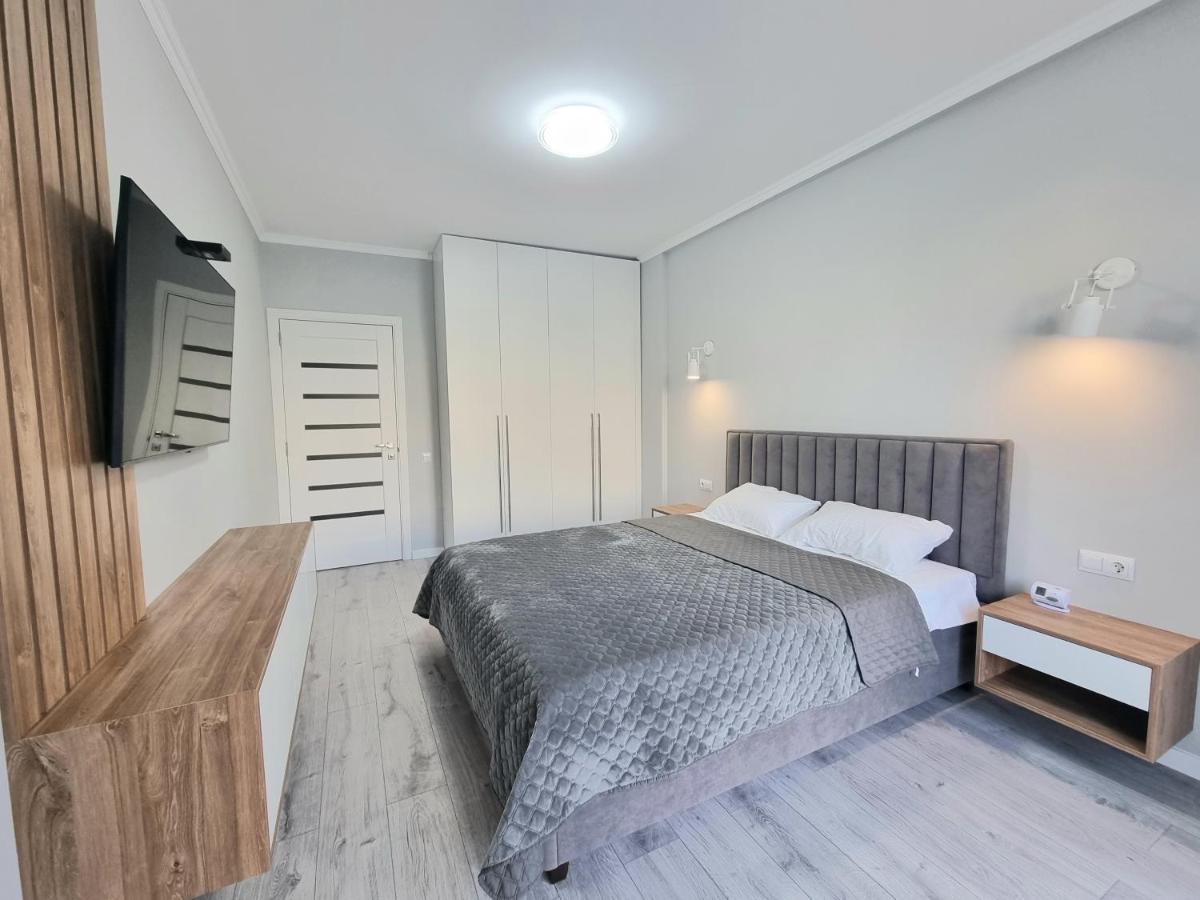 Center, Albisoara Str., 1Bedroom And Living With Balcony Chişinău Extérieur photo