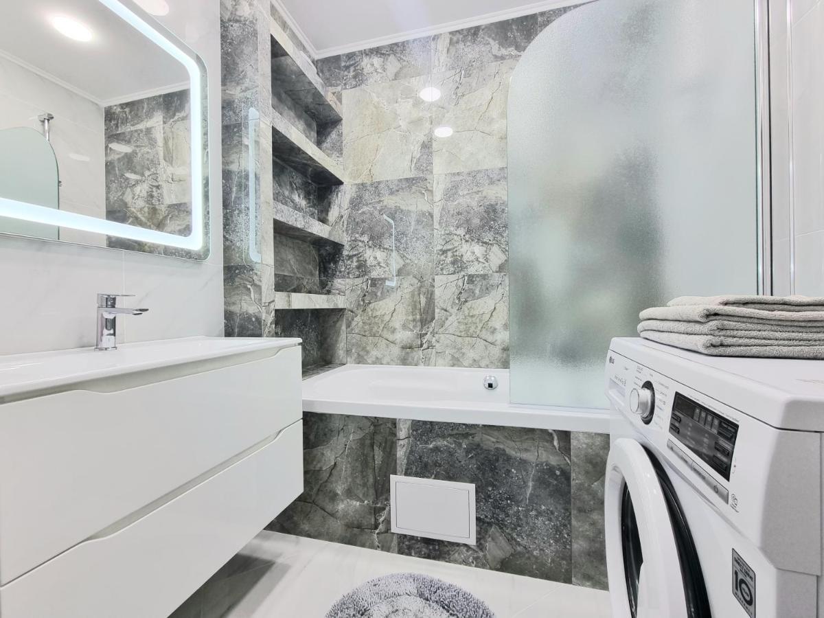 Center, Albisoara Str., 1Bedroom And Living With Balcony Chişinău Extérieur photo