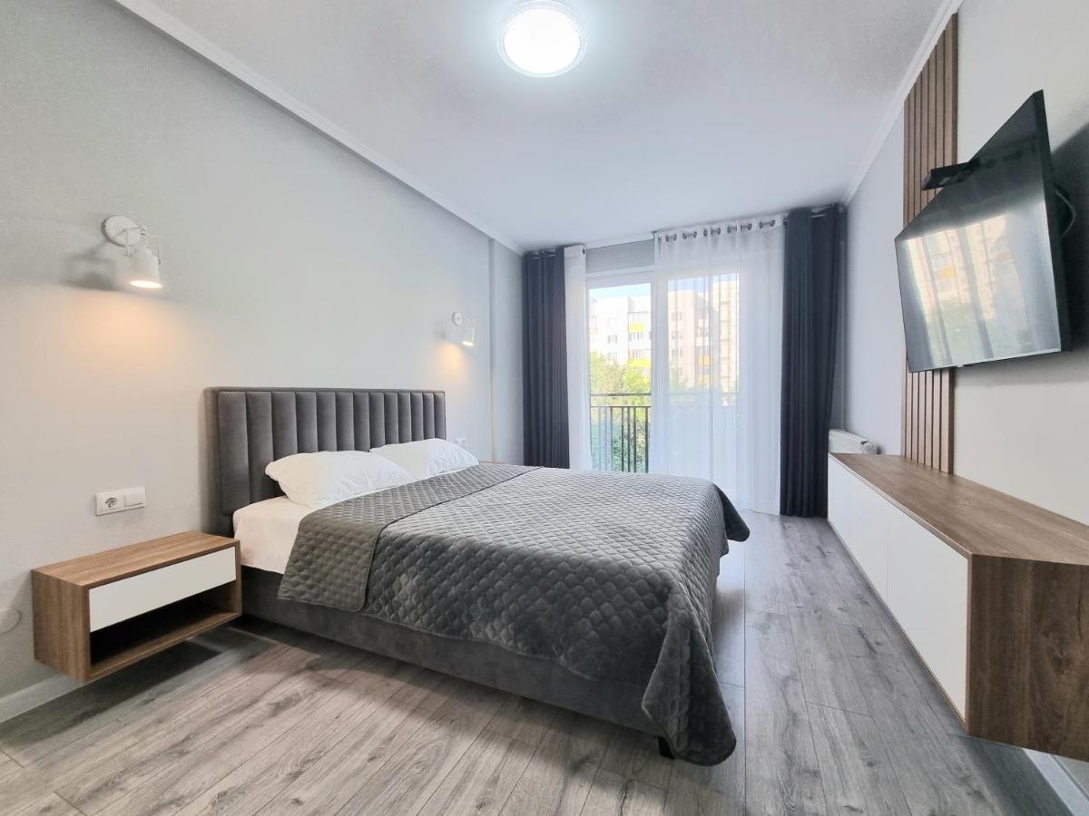Center, Albisoara Str., 1Bedroom And Living With Balcony Chişinău Extérieur photo
