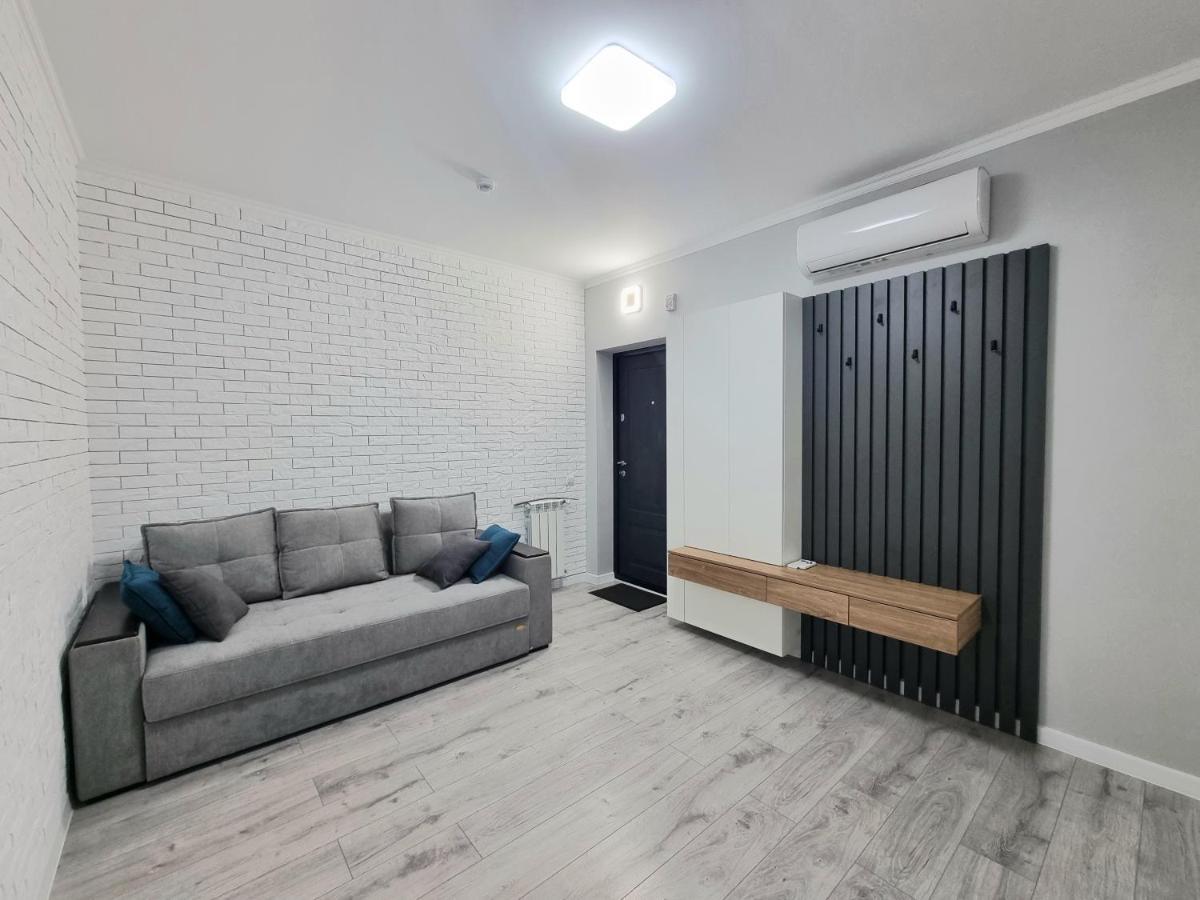 Center, Albisoara Str., 1Bedroom And Living With Balcony Chişinău Extérieur photo